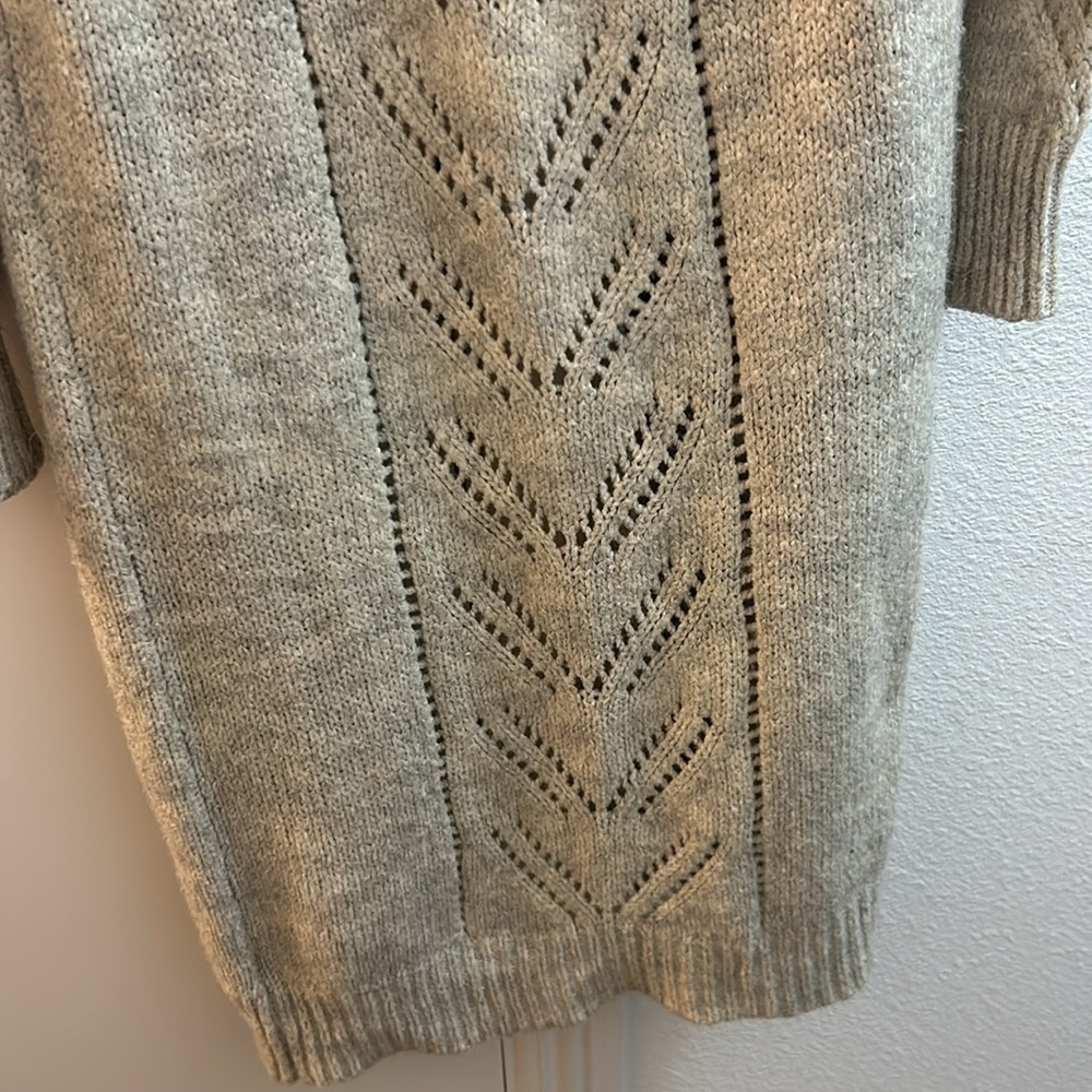 Beige long sweater size medium gently used - Picture 6 of 7